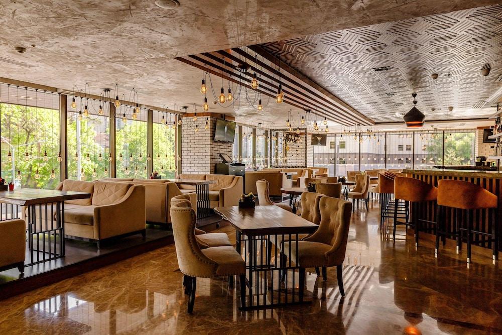 Shera Inn Hotel 알마티 외부 사진
