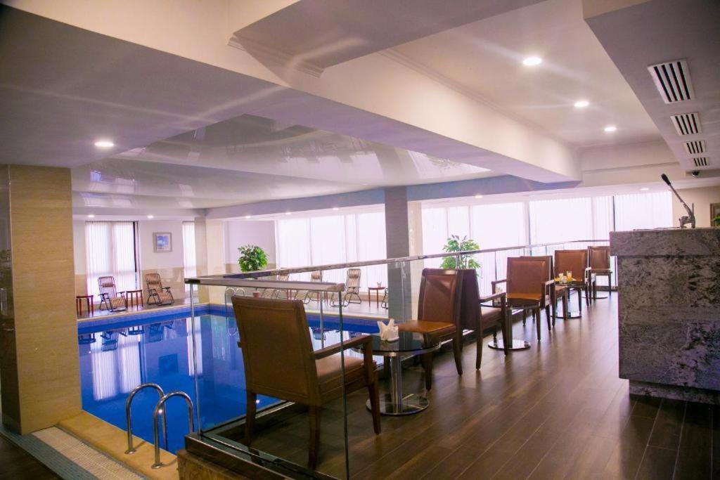 Shera Inn Hotel 알마티 외부 사진
