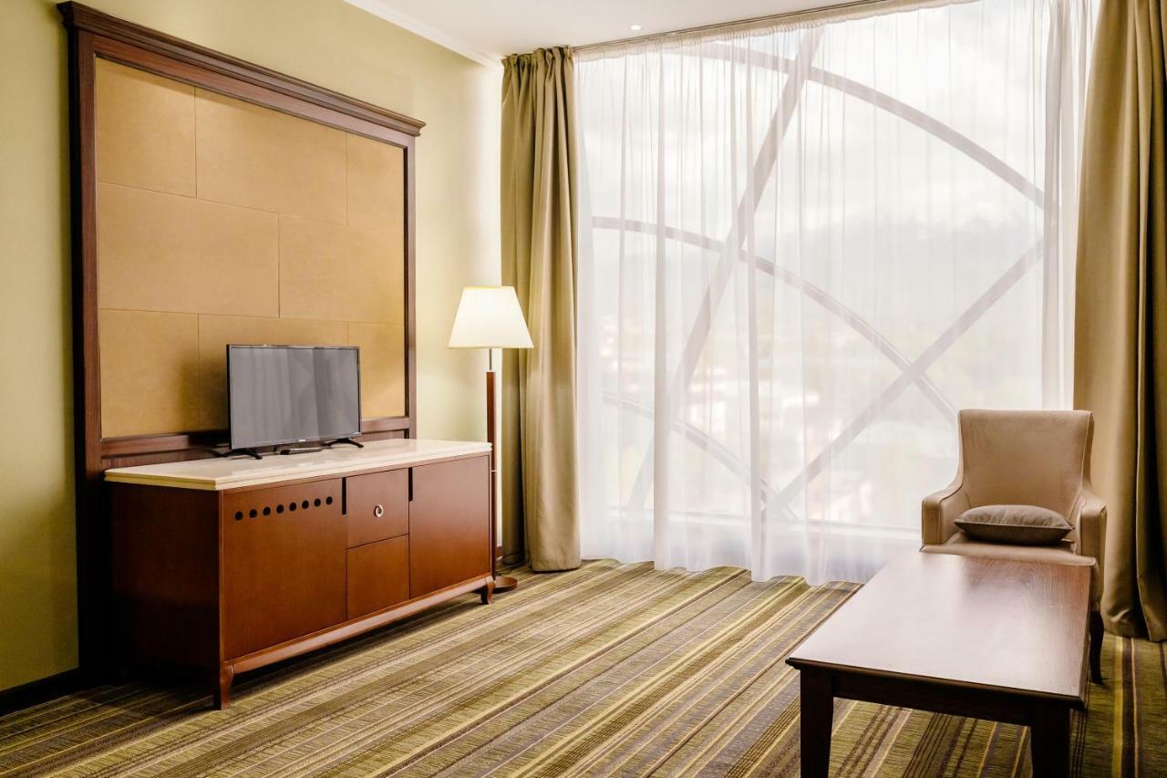 Shera Inn Hotel 알마티 외부 사진
